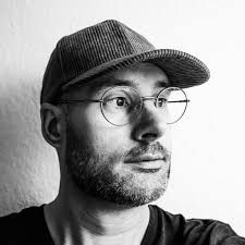 Ze vind je geeoon (nog) niet leuk genoeg!!!!! Meer niet.