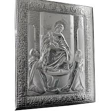 Santuario di pompei, tanti pellegrini in fila per la discesa del quadro della vergine. Articoli Sacri Monili Religiosi Prezzi Scontati Lanzetta Gioielli