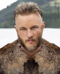 Vikings Turkiye 11 9k On Instagram Ragnar Lothbrok Vikings History Series Ragnarlothbrok Ragnar Lothbrok Kat Cabelo Loiro Bonecas De Tecido