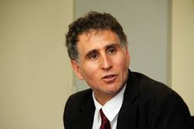 Video) La feroz funa de los vecinos de Conchalí al diputado Farcas