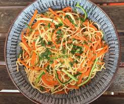 Recette Nouilles Sautees Faciles Aux Carottes Courgettes Et Sauce Soja En Video Recette Recette Nouilles Sautees Nouilles Sautees Nouilles