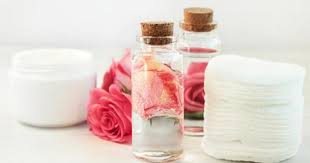 Yüz tonerleri, saç spreyleri gibi kullanıldığı geniş bir yelpazesi vardır. Gul Suyu Tonik Nedir Nasil Uygulanir Ne Ise Yarar Kizlarsoruyor