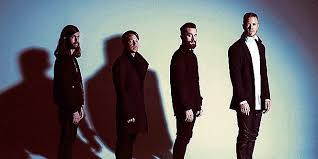 Imagine dragons is an american pop rock band from las vegas, nevada, consisting of lead singer dan reynolds, lead guitarist wayne sermon, bassist ben mckee, and drummer daniel platzman. Imagine Dragons Sanger Dan Reynolds Grosser Als Die Killers Mopo De