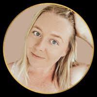 Crystal Stanton's Instagram, Twitter & Facebook