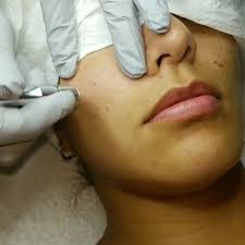 This place offers eyebrow sculpting, microblading, threading, men's eyebrow grooming, eyelash and eyebrow tinting and makeup application for all occasions. Mehik Salon 2101 Av Dollard Place Newman Montreal Qc 2021