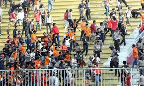 Rivalitas persib versus persija kembali memakan korban. Harus Dibaca Daftar Korban Meninggal Usai Pertandingan Bola Di Indonesia Suporter Persija Dan Persib Bandung Dominasi Fajar