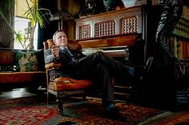 Knives out layers on a bit more content than your typical agatha christie story. Rian Johnson On Knives Out Casting Daniel Craig S Southern Accent And Chris Evans Being A Jerk Vogue