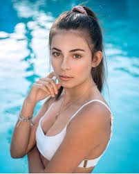 Sydney Thomas is a social media influencer, model and ring girl with an  estimated net worth of $500,000.