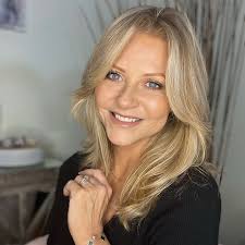 Julie Meikle's Instagram, Twitter & Facebook