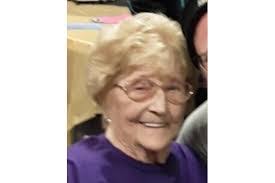 Elisha Tyrrell's Instagram, Twitter & Facebook