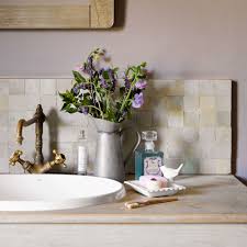 how to tile a splashback  tile