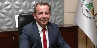Mecliste çay fırlatan tanju özcan bu kez de chp'yi ve kılıçdaroğlu'nu hedef aldı. Chp Li Bolu Belediye Baskani Tanju Ozcan Dan Ilginc Heykel Projesi