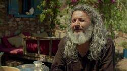 Çökertme köyünde yaşayan, modern hayata sırtını çevirmiş olan mustafaali (45) günlerini kitap okuyarak geçirmektedir. Mandira Filozofu Istanbul Film 2015 Moviepilot De