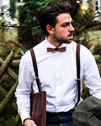 Hosentrager Und Fliege Sind Eine Stylische Kombo Holzfliege Hosentrager Hochzeit Fliege Und Hosentrager Hosentrager Herren Anzug Mit Hosentrager