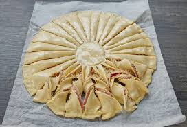 Soleil Feuillete Au Jambon Et Au Fromage Par Miele Recette Soleil Feuillete Feuillete Jambon Recettes De Cuisine