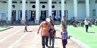 Data diperoleh dari hasil wawancara mendalam dan telaah dokumen. Begini Cara Wali Kota Bengkulu Helmi Hasan Bahagiakan Anak Yatim Siswa Kurang Mampu Merdeka Com