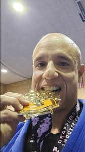 10 years ago picking up gold 🥇in advance no gi. 2 matches 2 fishes, both  in under a min 👊