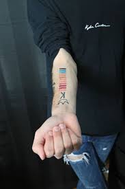 However, the sisters tended to lean towards smaller, hidden. Kylie Jenner Super Fan Johnny Cyrus Is From South Milwaukee