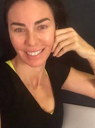 Sosyal medyadaki paylaştığı pozları ile adından söz ettiren deren. Defne Samyeli Nin Makyajsiz Hali Soke Etti Hic Boyle Gormediniz