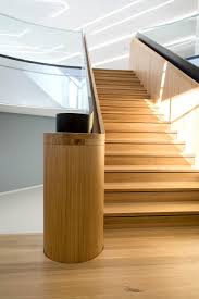 Bogentreppe Mit Gelanderscheiben Treppe Treppenbau Moderne Treppen