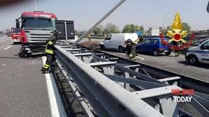 L'autostrada a4 è letteralmente paralizzata all'altezza di vigasio (verona) per un incidente che ha coinvolto un camion e un auto. Incidente Autostrada A4 Cormano Oggi