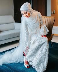 Malaysia Wedding Diaries On Instagram Cantik Nya Dress Ni Myratayeb On Her Wedding Day Dress Fuz In 2020 Dresses Muslimah Wedding Muslim Wedding Dresses