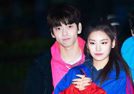 Soobin menjadi tertawaan penggemar karena salah mengambil piala milik. Yebin Sooji Txtzy Yeji Soobin Txt Itzy