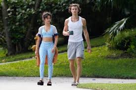 Camila cabello out for a jog with her mom in los angeles on july 16, 2021. Asaltaron A Camila Cabello Y Shawn Mendes En Su Casa De Los Angeles Celebrity Land