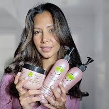 Amazon.com: Essence of Argan Productos renovadores para el cuidado del  cabello infundidos con aceite de argán orgánico marroquí 100% puro, da  volumen, nutre tu cabello, todo tipo de cabello (juego de champú, :