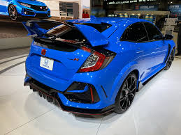 So honda's realised how damn good the civic is and is just nitpicking, basically. 2020 Honda Civic Type R Arrives In America With Minor Styling Chassis Tweaks And A Boost Blue Color Carscoops