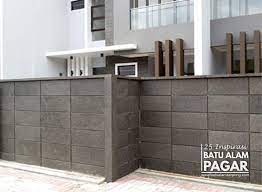 Rumah tanpa pagar rasanya pasti seperti ada yang kurang, tidak hanya untuk daerah perkotaan saja, bahkan di daerah pedesaan pagar juga merupakan salah satu elemen penting yang kini sudah ada di setiap rumah meskipun belum semuanya. Batu Alam Pagar Tembok Pagar Rumah