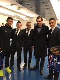 Tiens revoilà Roger ^^  [img]https://pbs.twimg.com/media/CwN3OUIXYAAko-u.jpg[/im...