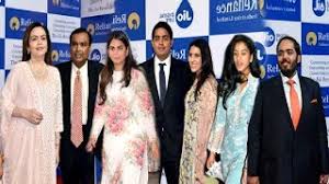 Ambani Family At 42nd Reliance AGM 2019 - Mukesh , Nita, Isha , Akash,  Shloka, Anant, Radhika - YouTube