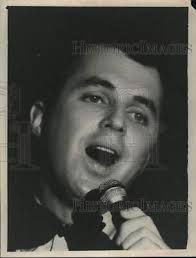 1966 Press Photo Mike Dees sings for Tidelands customers