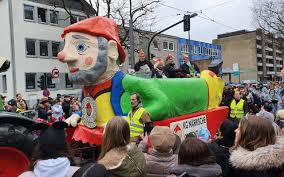 Karnevalswoche, die der vorösterlichen fastenzeit vorausgeht, und markiert einen der weil ostern jedes jahr auf ein anderes datum fällt, verschiebt sich auch der rosenmontag entsprechend; Karneval 2021 Der Niederrhein Feiert Zuhause Welle Niederrhein