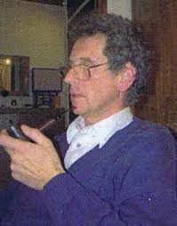 Un romancier combier, Henri-Daniel Golay Reprenons la légère biographie du  quatrième plat de couverture de l'ouvrage : Cla