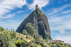 It demonstrates the social problems many of the cities poorest barrios have been plagued with over the. Das Sind Die Besten Tipps Fur Deine Reise Nach Medellin Kolumbien