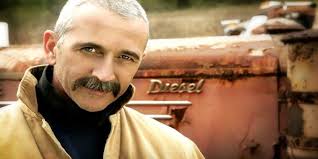 Aaron Tippin to play Bratwurst Festival