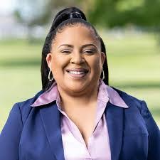 Dennis Anninos's Instagram, Twitter & Facebook