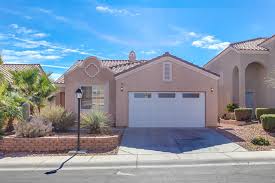 Las Vegas Nv Find Fresh Interior Paint At This Las Vegas Home Out Back A Private Pool Awaits Kitchen Features Granite Cou Home Las Vegas Homes Home Buying