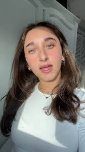 Sydney Lester's Instagram, Twitter & Facebook