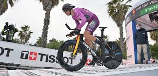 Hij is een van de weinige tourrenners die rondrijdt zonder gaasverband op. Wout Van Aert Wint Slottijdrit Tirreno Adriatico Tadej Pogacar Stelt Eindzege Veilig Wielerflits