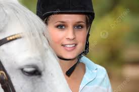 Kostum Penunggang Kuda Wanita Berambut Pirang Kegembiraan Hewan Peliharaan  Foto Latar belakang Dan Gambar Untuk Download Gratis