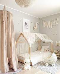 Babyzimmer inspiration ideen deko tipps stylingliebe. Kinderzimmer Idee Dezente Farben Und Einrichtung Weiss Fur Madchen Oder Junge Kinderzimmer Spielecke Bebisrum Flickrum Smabarn Rum
