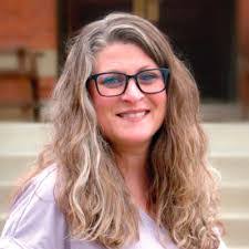 Lori Hollinger's Instagram, Twitter & Facebook