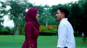 Mia adriana, perempuan yang sentiasa merasa dirinya yang bagus dipaksa menikahi lelaki kampung merangkap anak kawan baik dato' megat idrus iaitu pak samad. 7 Hari Mencintaiku Episod 12