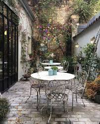 91 Small Courtyard Garden With Seating Area Design Ideas Structhome Com Small Courtyard Gardens Courtyard Gardens Design Courtyard Design