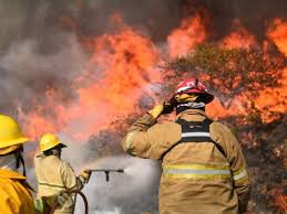 Mesas de hasta 6 pax. Mas De 400 Bomberos Trabajan Para Sofocar Incendios En Cordoba Cronica Firme Junto Al Pueblo