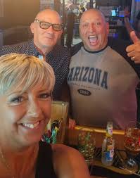 🎶🎤 What a night with this gorgeous lot.Huge Thankyou to our DJ "GARY  PENNEY" and our amazing Team SIMMIES!!xx🤪🎉🍾🥂🕺🥃🍺🎤