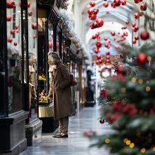 Christmas traditions around the world trivia quiz. 23 Christmas Day Quiz Questions To Test Your General Knowledge Mylondon